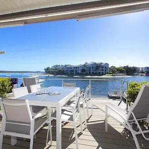 https://driftwood-4-barbados-crescent-9.queenslandhotels.net
